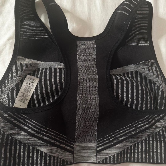 Classy Nike Sports Bra Medium - Picture 5 of 8